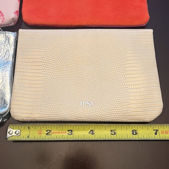Set of 4 Ipsy Makeup Bags - Picture 3 of 8